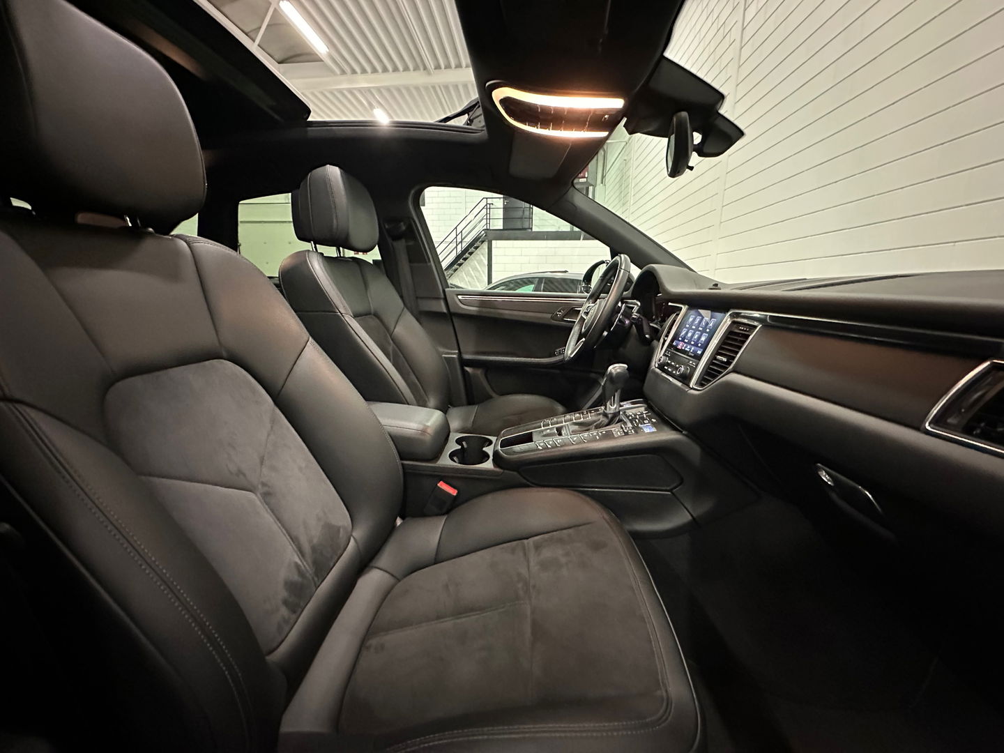 Porsche Macan 2.0 252PK Panorama|ACC|Trekhaak|21”|Alcantara