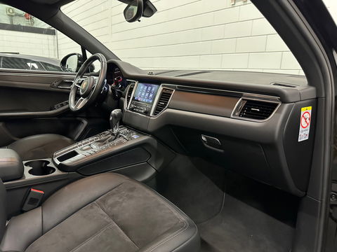 Porsche Macan 2.0 252PK Panorama|ACC|Trekhaak|21”|Alcantara