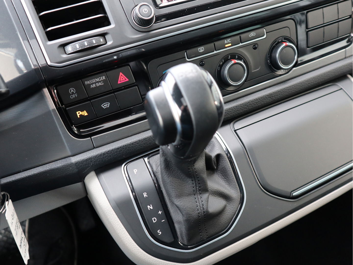 Volkswagen Transporter 2.0 TDI 150pk Euro 6 Automaat L2 Lang DC 5 Pers. - 2x Schuifdr - Navi - Trekhaak