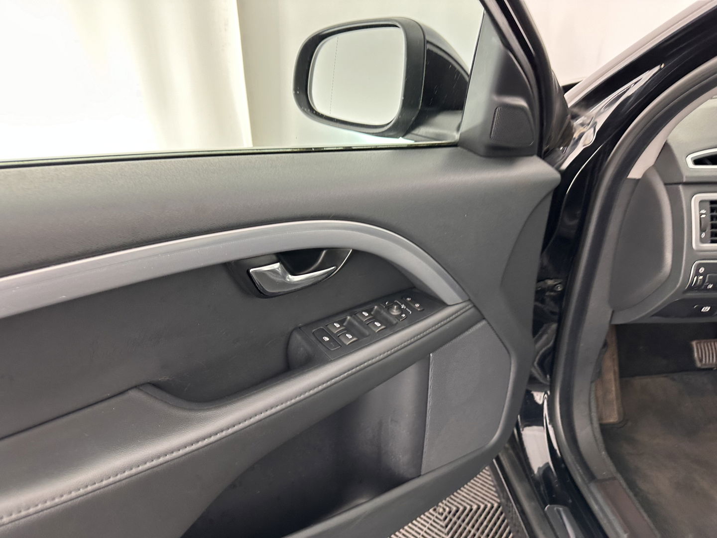 Volvo V70 2.0 D4 Nordic+ Luxury-Line Aut. *PANO | FULL-LEATHER | BI-XENON | NAVI-FULLMAP | MEMORY-PACK | ECC | HEATED-SEATS | PDC | CRUISE | TOWBAR | COMFORT-SEATS | 17''ALU*
