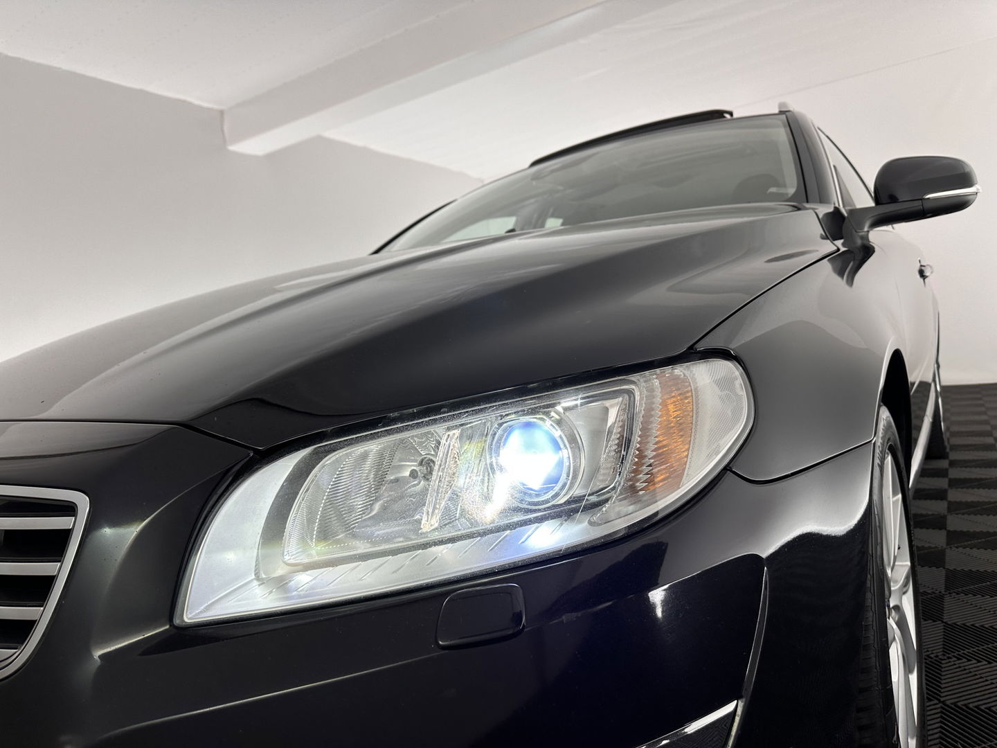 Volvo V70 2.0 D4 Nordic+ Luxury-Line Aut. *PANO | FULL-LEATHER | BI-XENON | NAVI-FULLMAP | MEMORY-PACK | ECC | HEATED-SEATS | PDC | CRUISE | TOWBAR | COMFORT-SEATS | 17''ALU*