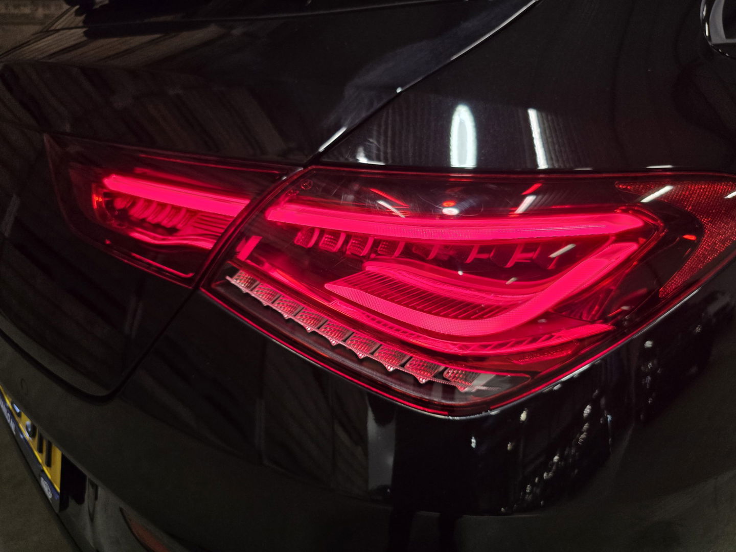 Mercedes-Benz CLA-Klasse Shooting Brake 200 Business Solution AMG Pano LED Camera Sfeer Memory LM