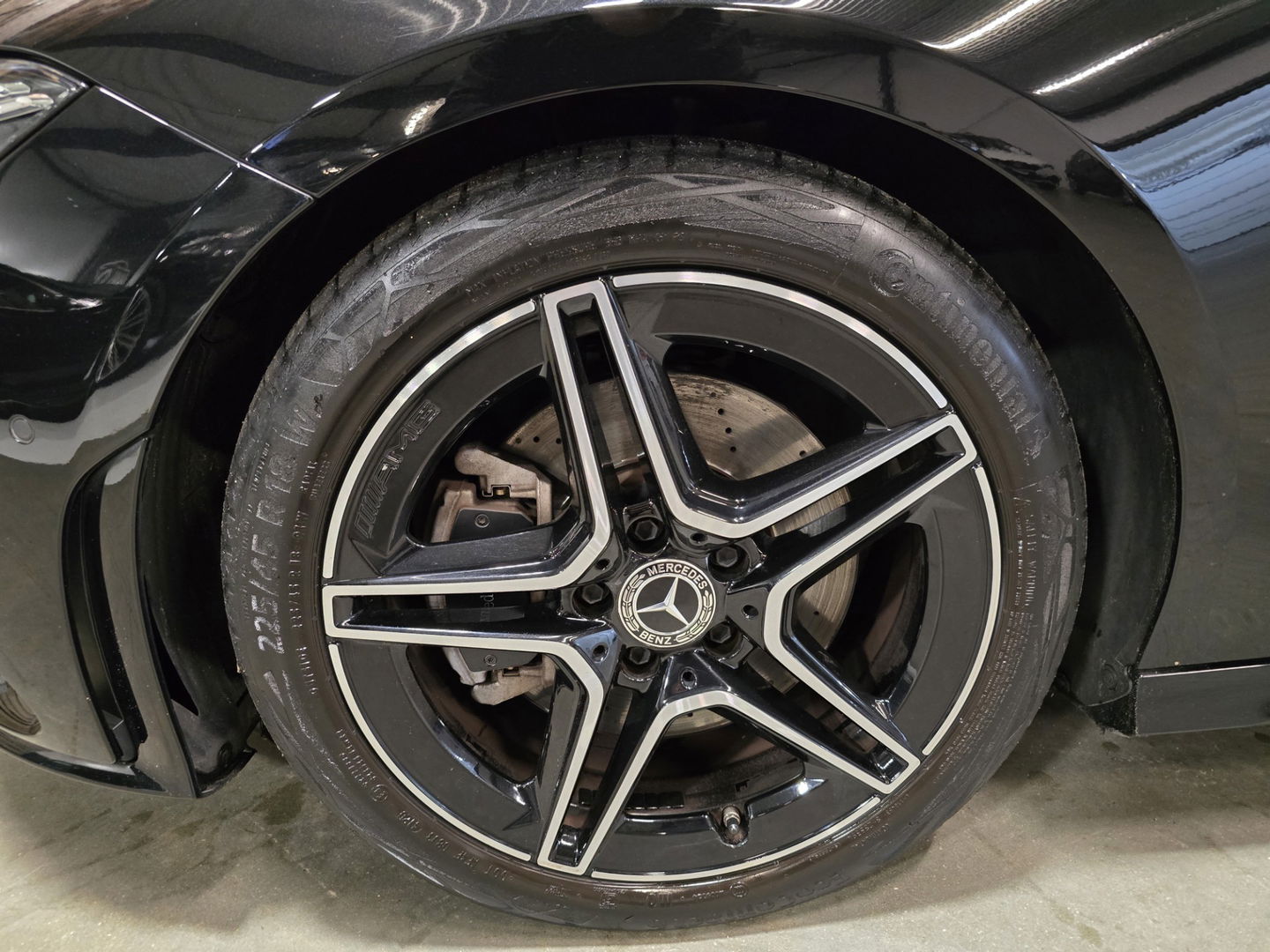 Mercedes-Benz CLA-Klasse Shooting Brake 200 Business Solution AMG Pano LED Camera Sfeer Memory LM