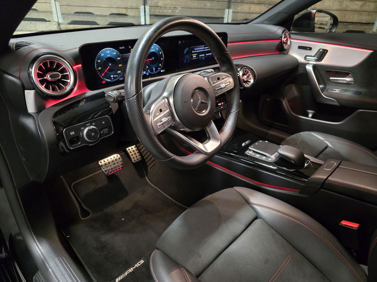 Mercedes-Benz CLA-Klasse Shooting Brake 200 Business Solution AMG Pano LED Camera Sfeer Memory LM