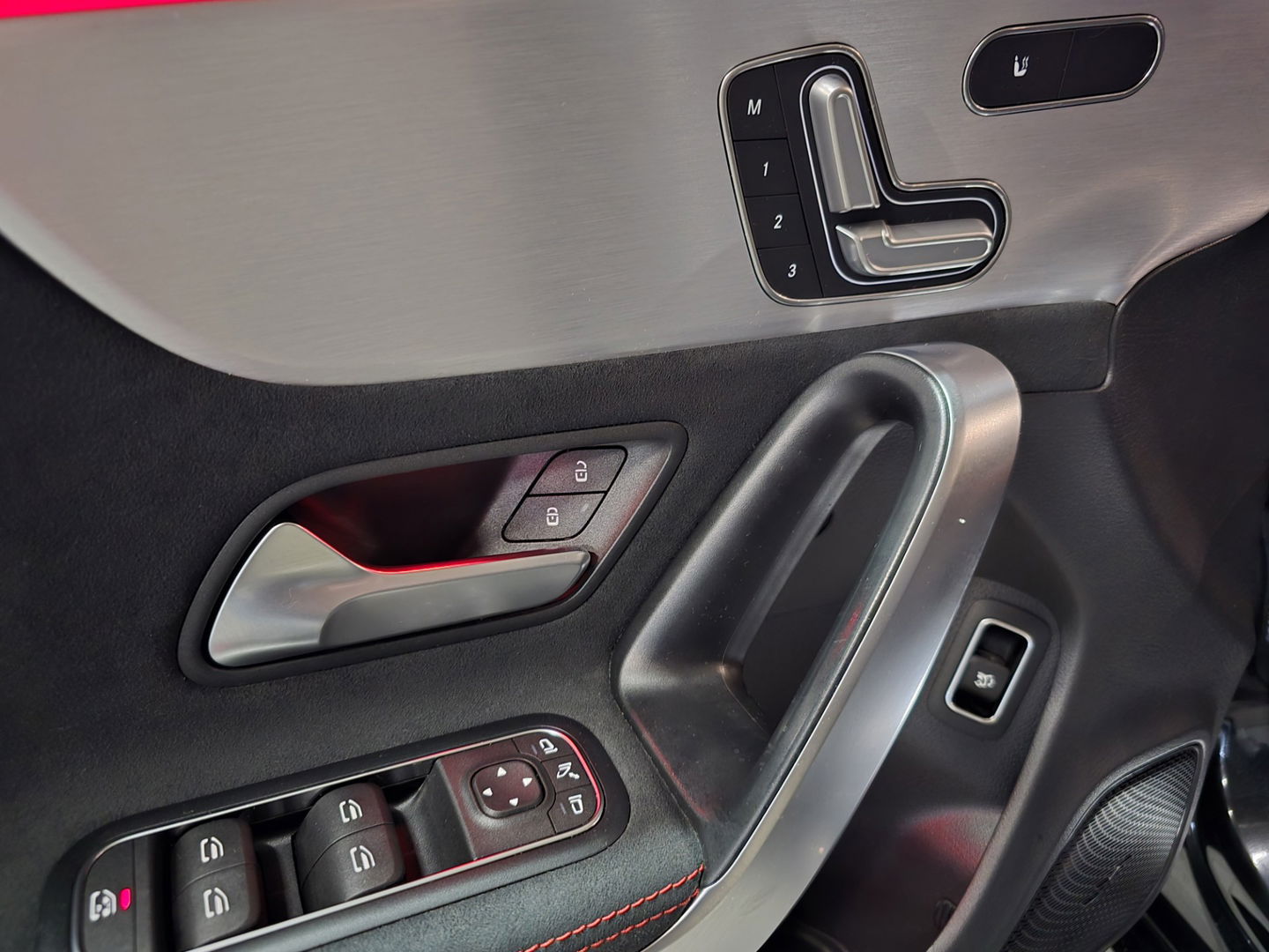 Mercedes-Benz CLA-Klasse Shooting Brake 200 Business Solution AMG Pano LED Camera Sfeer Memory LM