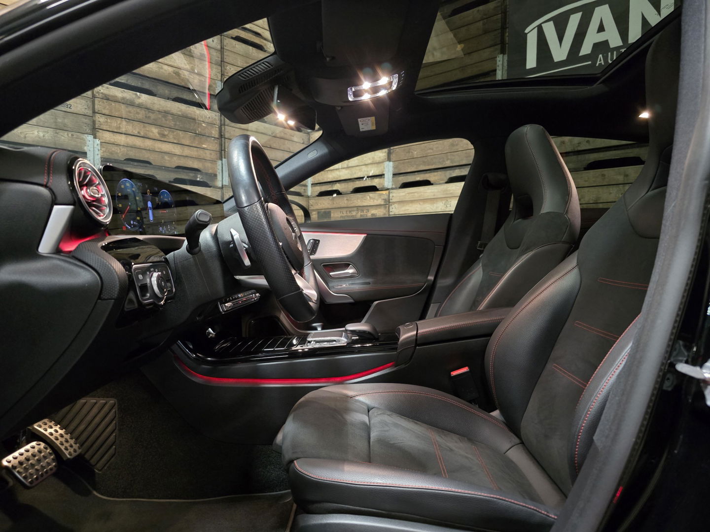 Mercedes-Benz CLA-Klasse Shooting Brake 200 Business Solution AMG Pano LED Camera Sfeer Memory LM