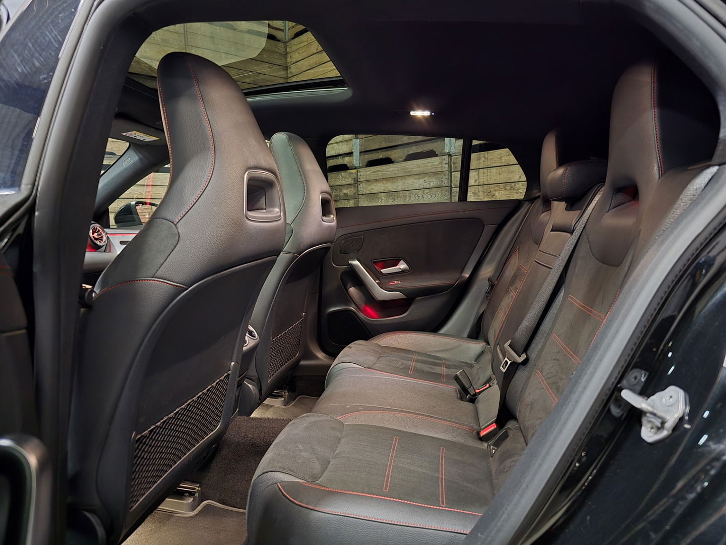 Mercedes-Benz CLA-Klasse Shooting Brake 200 Business Solution AMG Pano LED Camera Sfeer Memory LM