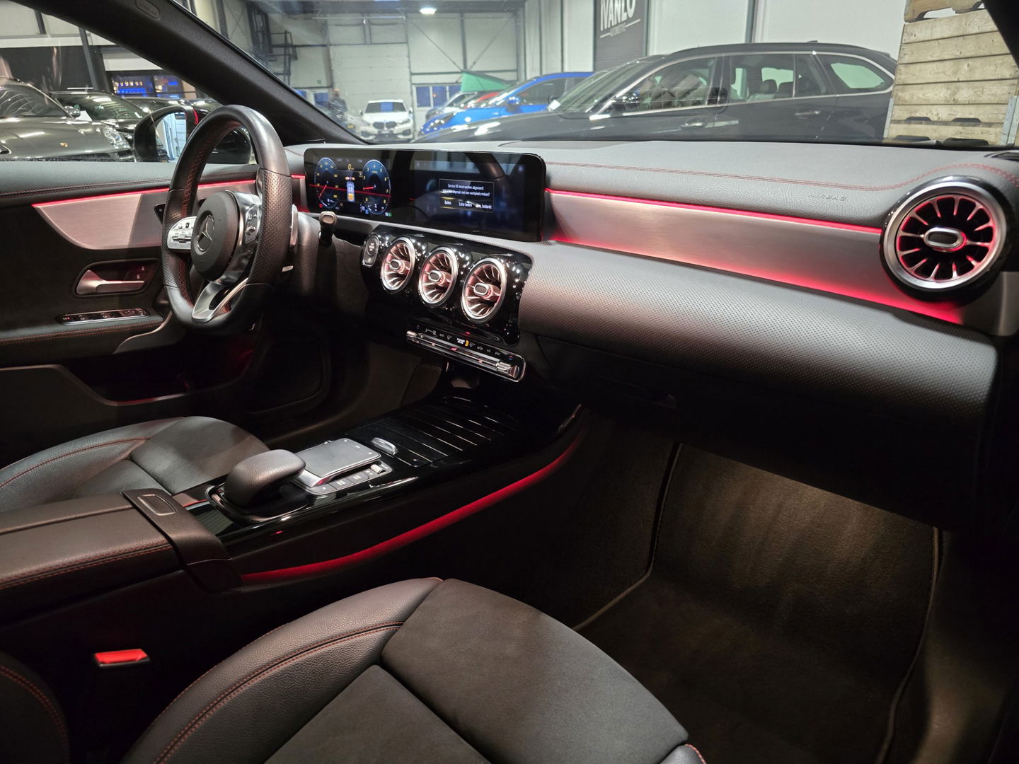 Mercedes-Benz CLA-Klasse Shooting Brake 200 Business Solution AMG Pano LED Camera Sfeer Memory LM