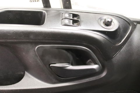 Iveco Daily 35S14V 2.3 352 L2H2 Iveco Daily 35S14V 2.3 352 H2 AUTOMAAT 3500KG TREKVERMOGEN