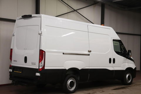 Iveco Daily 35S14V 2.3 352 L2H2 Iveco Daily 35S14V 2.3 352 H2 AUTOMAAT 3500KG TREKVERMOGEN
