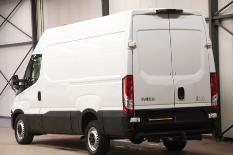 Iveco Daily 35S14V 2.3 352 L2H2 Iveco Daily 35S14V 2.3 352 H2 AUTOMAAT 3500KG TREKVERMOGEN
