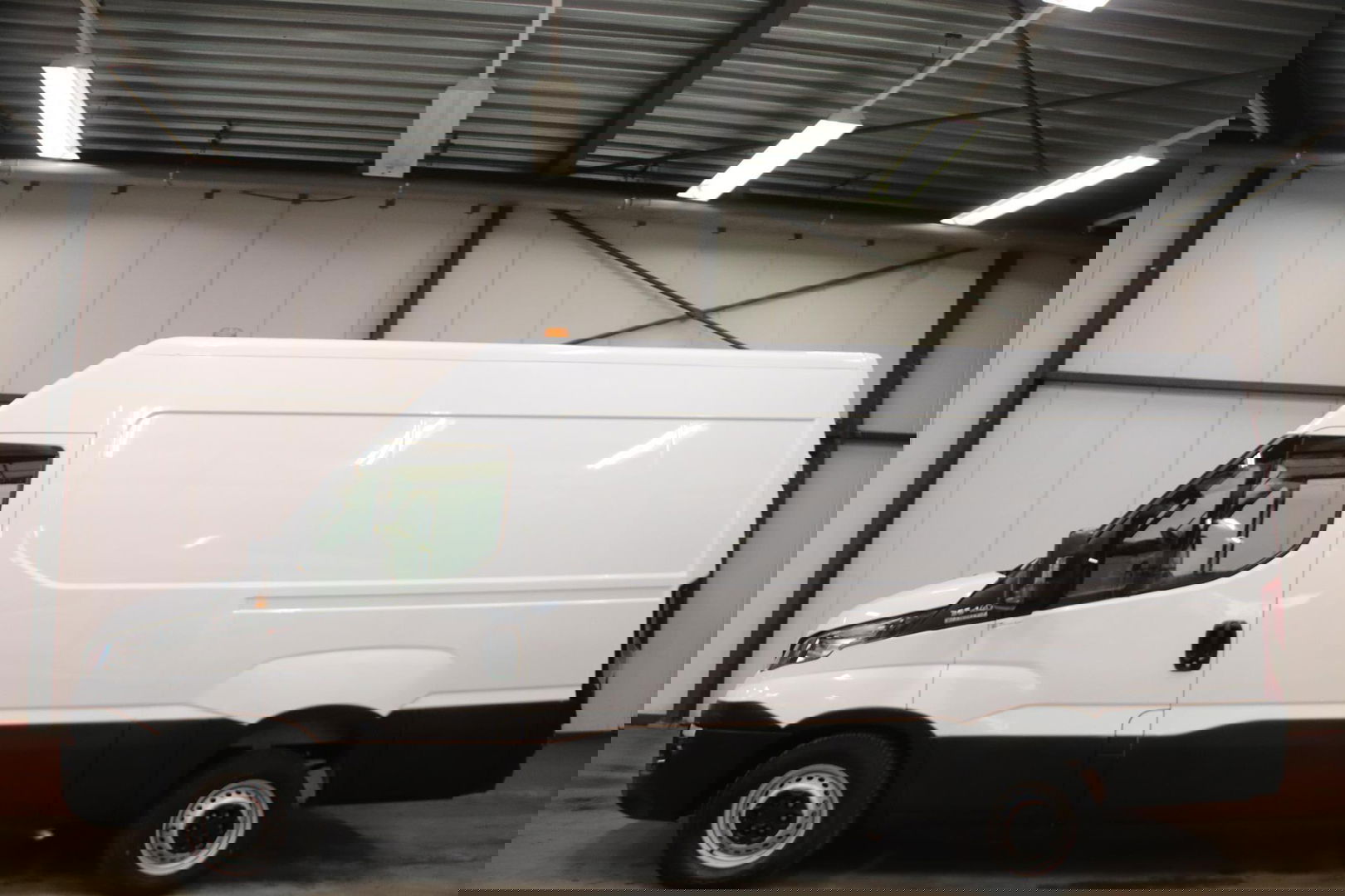 Iveco Daily 35S14V 2.3 352 L2H2 Iveco Daily 35S14V 2.3 352 H2 AUTOMAAT 3500KG TREKVERMOGEN