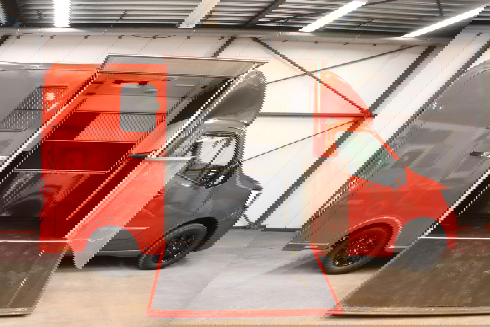 Renault Master Sodiak 180P Paardenwagen Horsetruck PAARDENVERVOER Renault Master T35 2.3 dCi 180 Paardenwagen PAARDENVERVOER HENGST