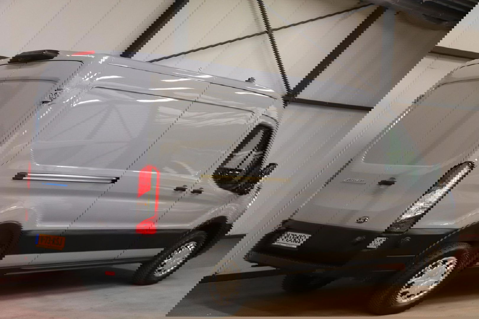 Ford E-Transit L3H2 Trend 68 kWh ELEKTRISCH NAVIGATIESYSTEEM Ford Transit L3H2 Trend 68 kWh ELEKTRISCH NAVIGATIESYSTEEM
