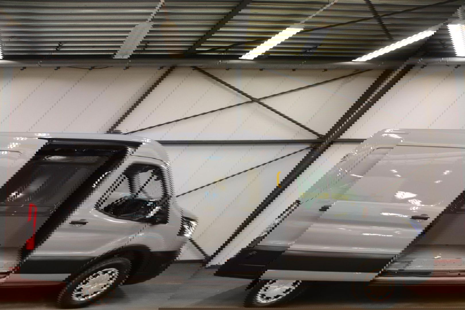 Ford E-Transit L3H2 Trend 68 kWh ELEKTRISCH NAVIGATIESYSTEEM Ford Transit L3H2 Trend 68 kWh ELEKTRISCH NAVIGATIESYSTEEM