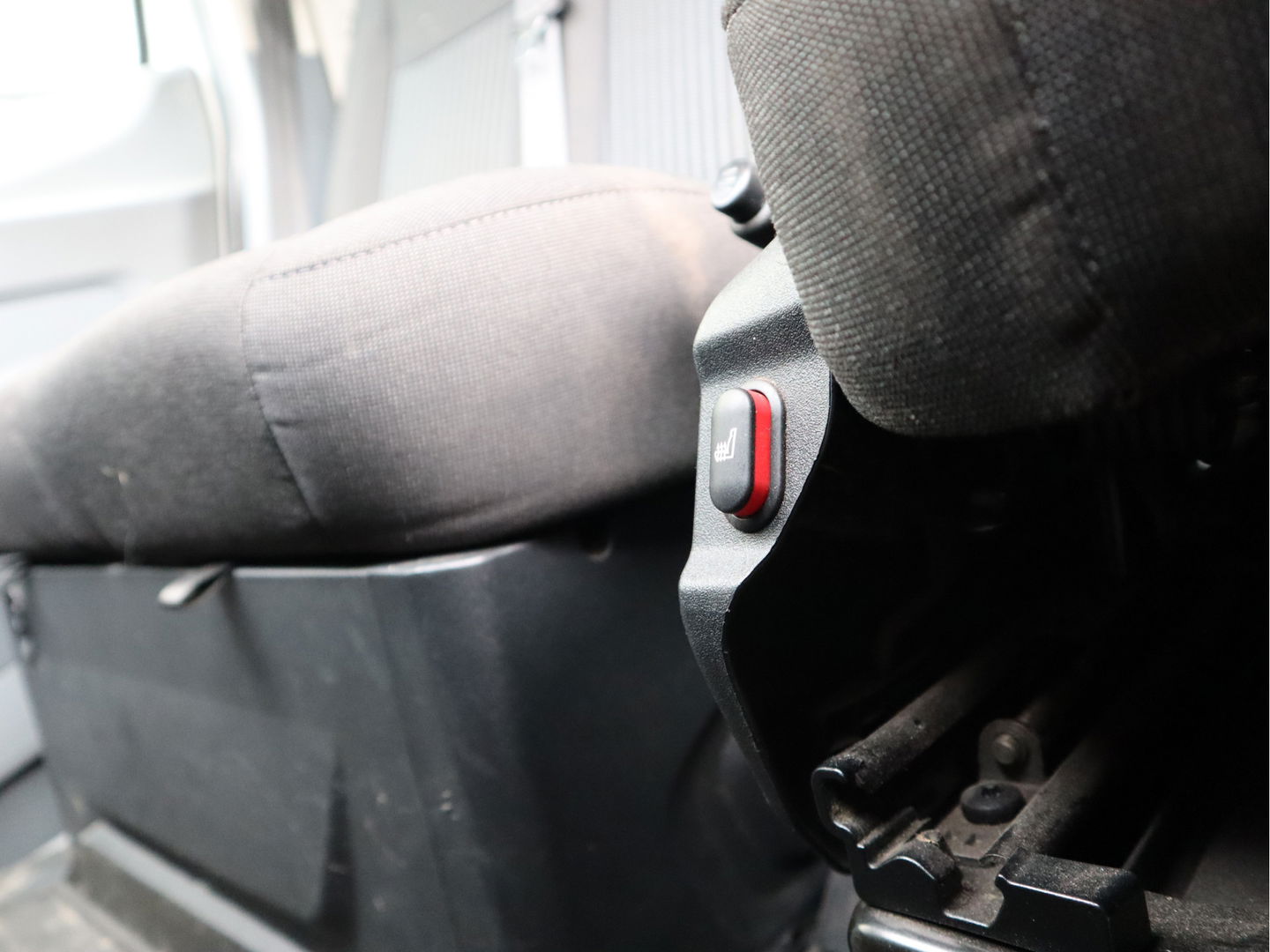 Ford Transit 2.0 TDCI 170pk Euro 6 L3H2 - 2x Schuifdr. - Trekhaak 2,8t KG