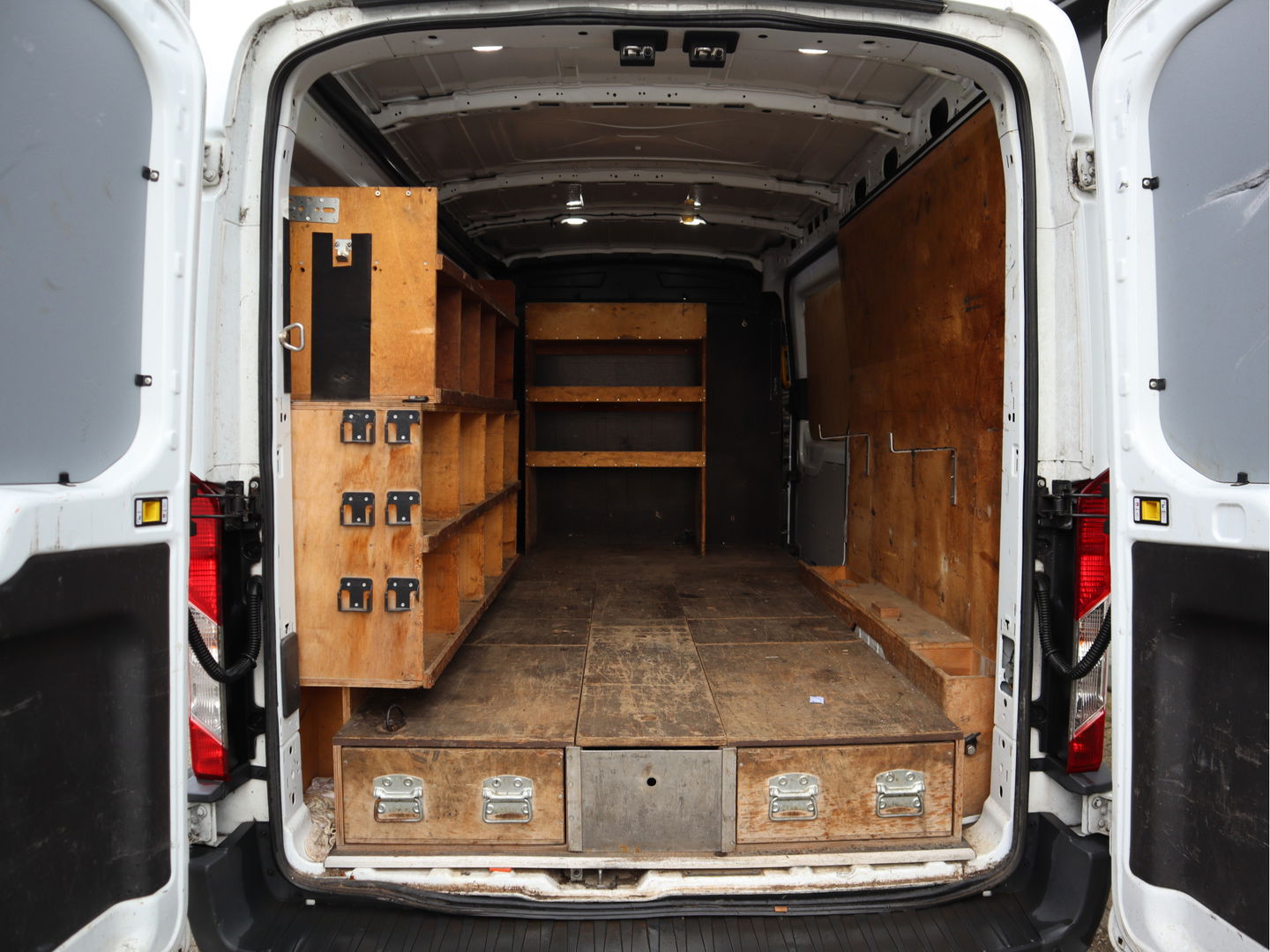 Ford Transit 2.0 TDCI 170pk Euro 6 L3H2 - 2x Schuifdr. - Trekhaak 2,8t KG