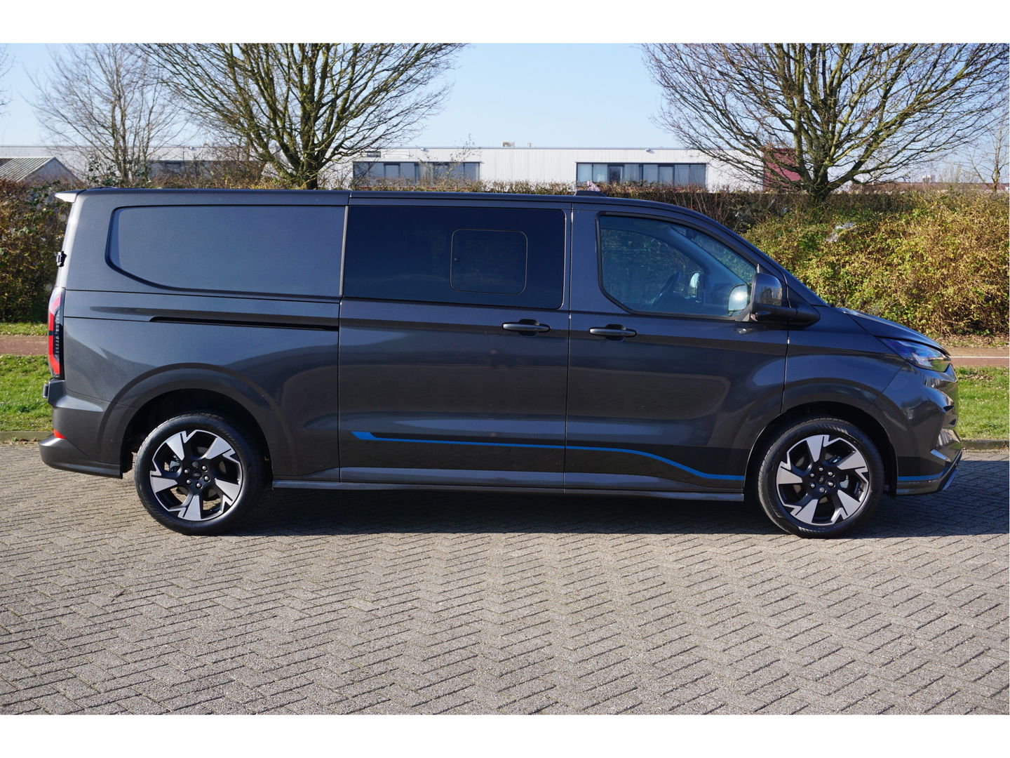 Ford Transit Custom 320L 170PK DC Sport AUT AWD BPM VRIJ!! Navi, ACC, Trekhaak, 360° Cam, 17" LM, 2x Schuifdeur!! NR. 953