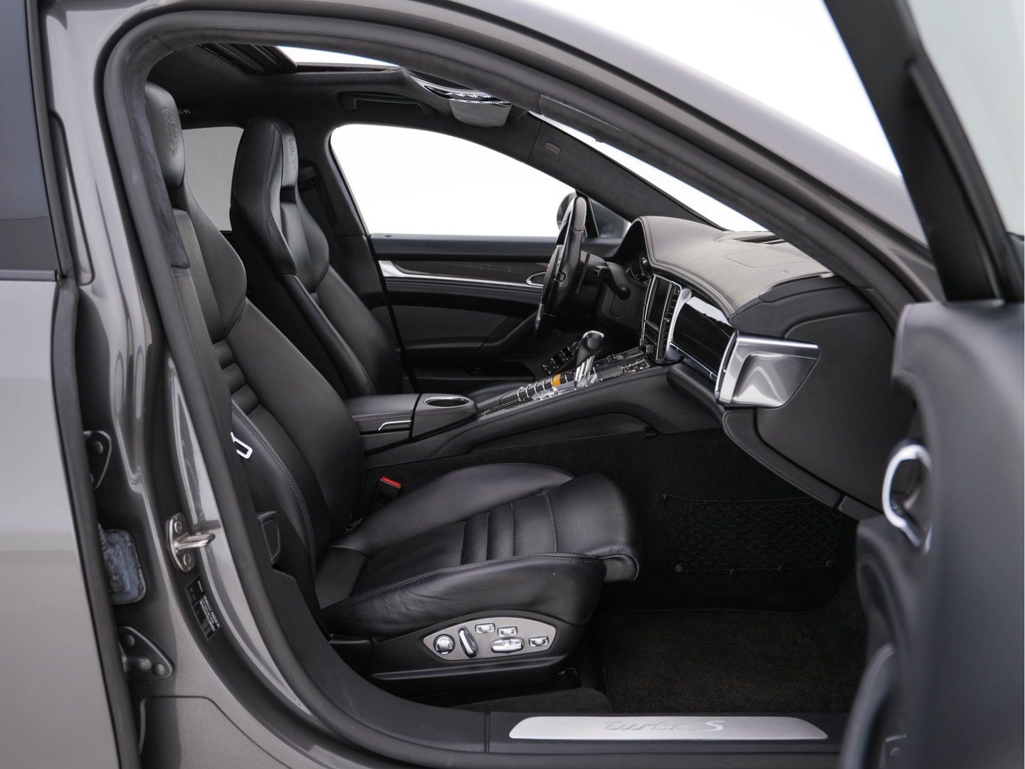 Porsche Panamera 4.8 Turbo S AWD Aut. *TECHART-TUNING | CERAMIC-BRAKES | PANO | SPORT-CHRONO-PACK | FULL-LEATHER | BURMESTER-SOUND | XENON | MEMORY-PACK | SPORT-SEATS | CARBON-INTERIOR | CAMERA | AIR-SUSPENSION | NAVI-FULLMA