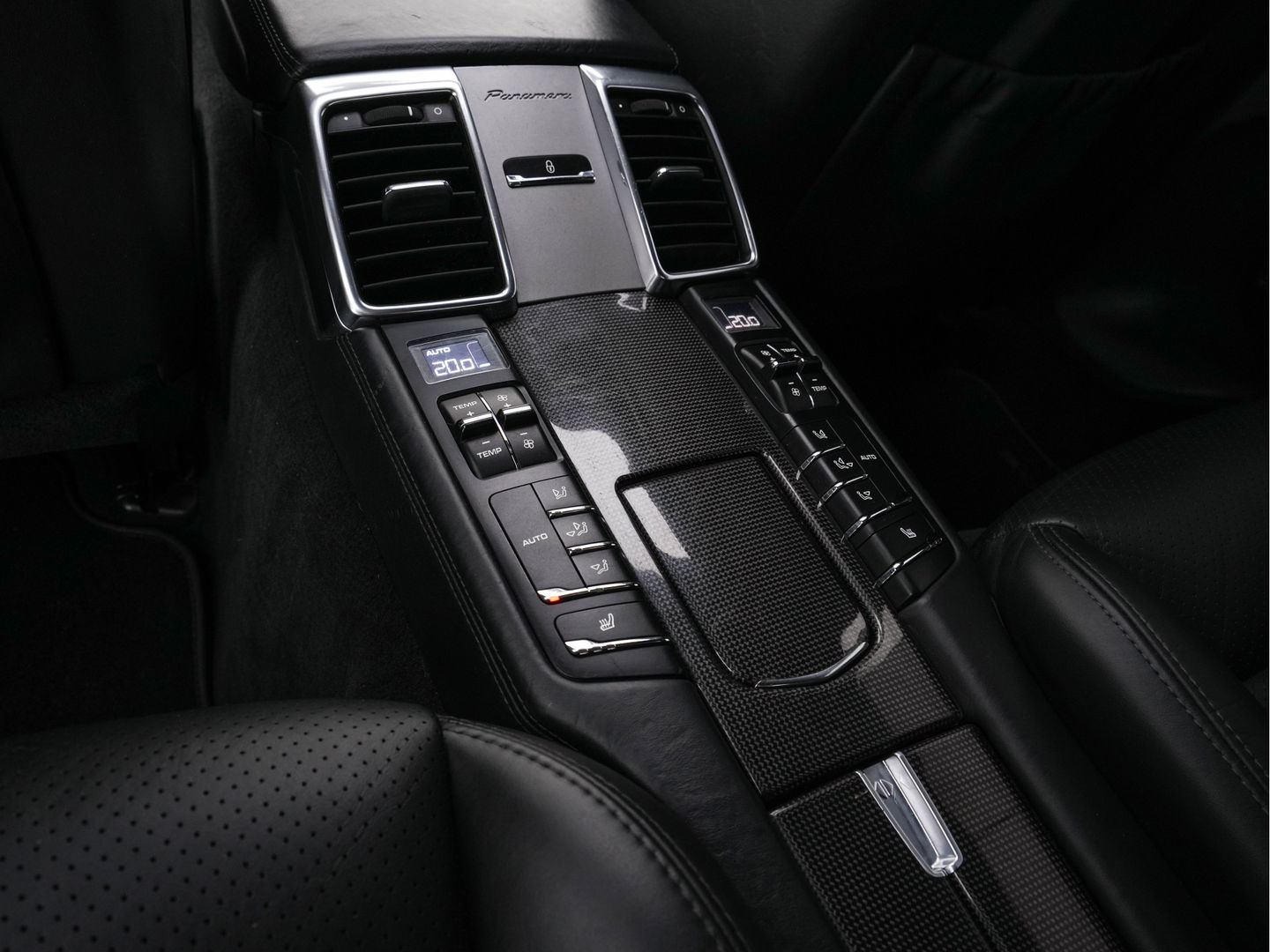 Porsche Panamera 4.8 Turbo S AWD Aut. *TECHART-TUNING | CERAMIC-BRAKES | PANO | SPORT-CHRONO-PACK | FULL-LEATHER | BURMESTER-SOUND | XENON | MEMORY-PACK | SPORT-SEATS | CARBON-INTERIOR | CAMERA | AIR-SUSPENSION | NAVI-FULLMA