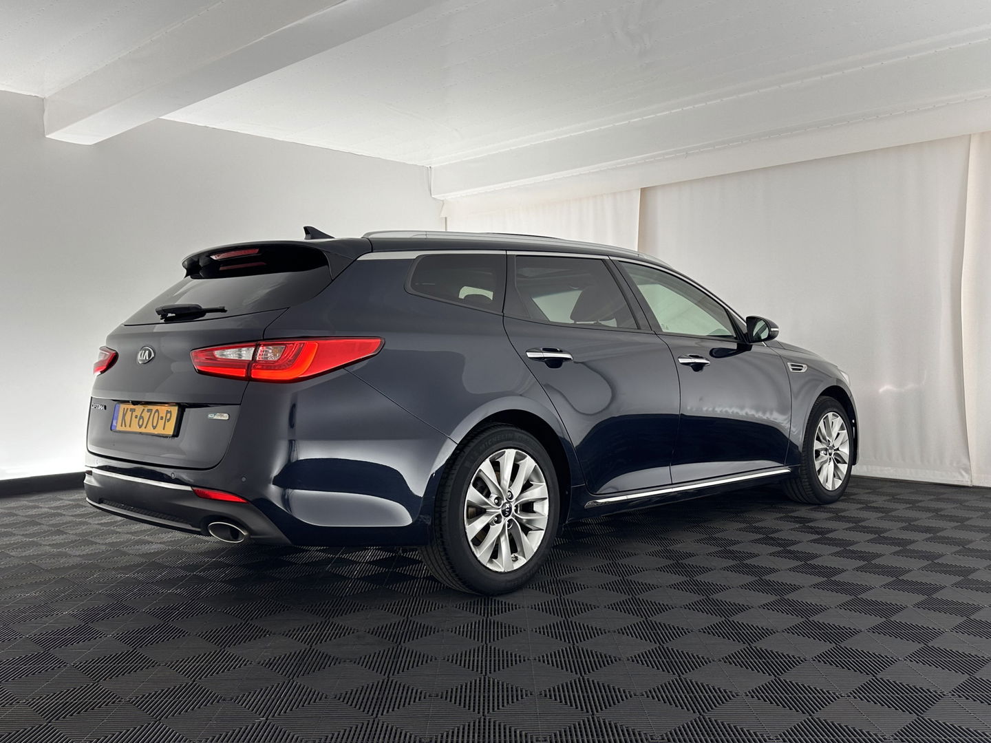 Kia Optima Sportswagon 1.7 CRDi DynamicLine *PANO | FULL-LEATHER | HARMAN/KARDON-AUDIO | NAVI-FULLMAP | CAMERA | KEYLESS | COMFORT-SEATS | MEMORY-PACK | ECC | HEATED-SEATS | LANE-ASSIST | PDC | CRUISE | 17''ALU*