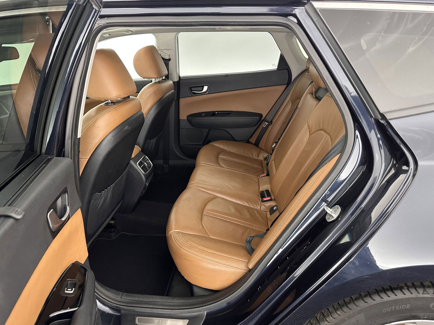 Kia Optima Sportswagon 1.7 CRDi DynamicLine *PANO | FULL-LEATHER | HARMAN/KARDON-AUDIO | NAVI-FULLMAP | CAMERA | KEYLESS | COMFORT-SEATS | MEMORY-PACK | ECC | HEATED-SEATS | LANE-ASSIST | PDC | CRUISE | 17''ALU*