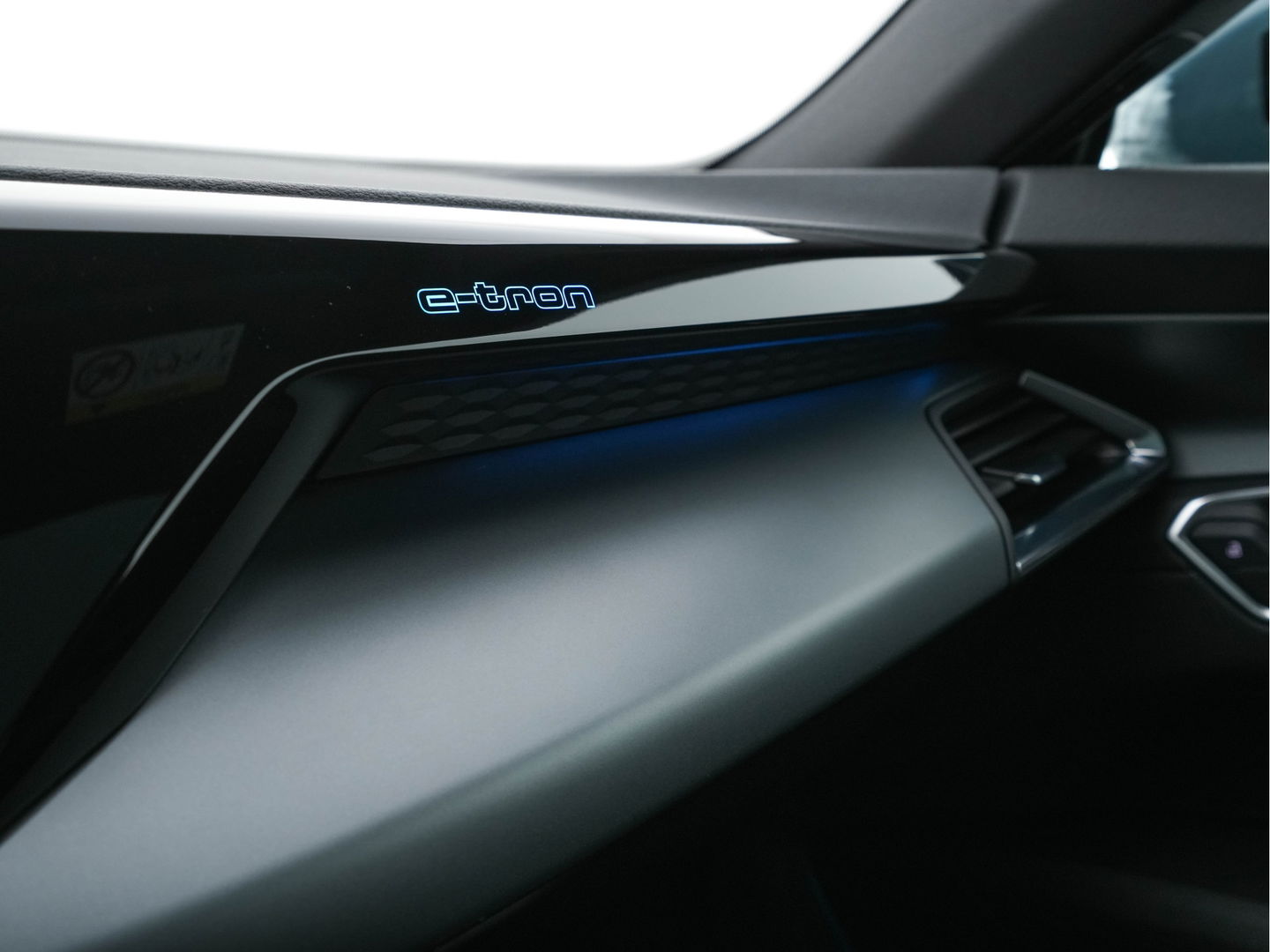 Audi e-tron GT 93 kWh AWD [ 3-Fase ] *PANO | FULL-LEATHER | BANG/OLUFSEN-AUDIO | HEAD-UP | ADAPT.CRUISE | BLINDSPOT |  MATRIX-LED | AIR-SUSPENSION | SPORT-SEATS | SURROUND-VIEW | KEYLESS | DIGI-COCKPIT | NAVI-FULLMAP | 21"ALU |