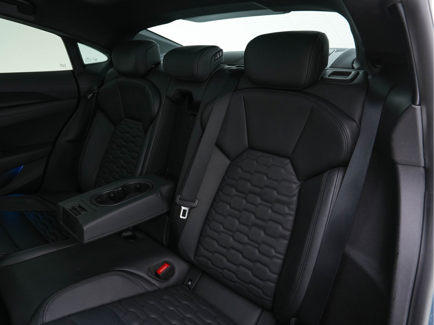 Audi e-tron GT 93 kWh AWD [ 3-Fase ] *PANO | FULL-LEATHER | BANG/OLUFSEN-AUDIO | HEAD-UP | ADAPT.CRUISE | BLINDSPOT |  MATRIX-LED | AIR-SUSPENSION | SPORT-SEATS | SURROUND-VIEW | KEYLESS | DIGI-COCKPIT | NAVI-FULLMAP | 21"ALU |