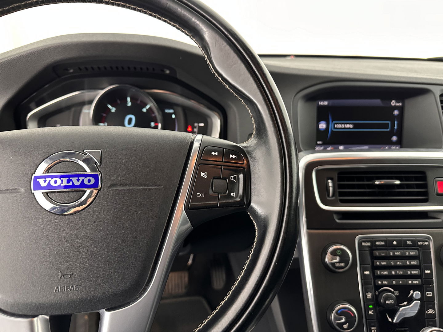 Volvo V60 2.4 D6 AWD Plug-In Hybrid Summum Aut. *FULL-LEATHER | BI-XENON | MEMORY-PACK | COMFORT-SEATS | ECC | HEATED-SEATS | PDC | TOWBAR | 17''ALU*