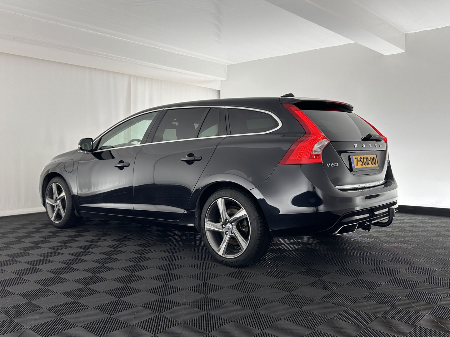 Volvo V60 2.4 D6 AWD Plug-In Hybrid Summum Aut. *FULL-LEATHER | BI-XENON | MEMORY-PACK | COMFORT-SEATS | ECC | HEATED-SEATS | PDC | TOWBAR | 17''ALU*