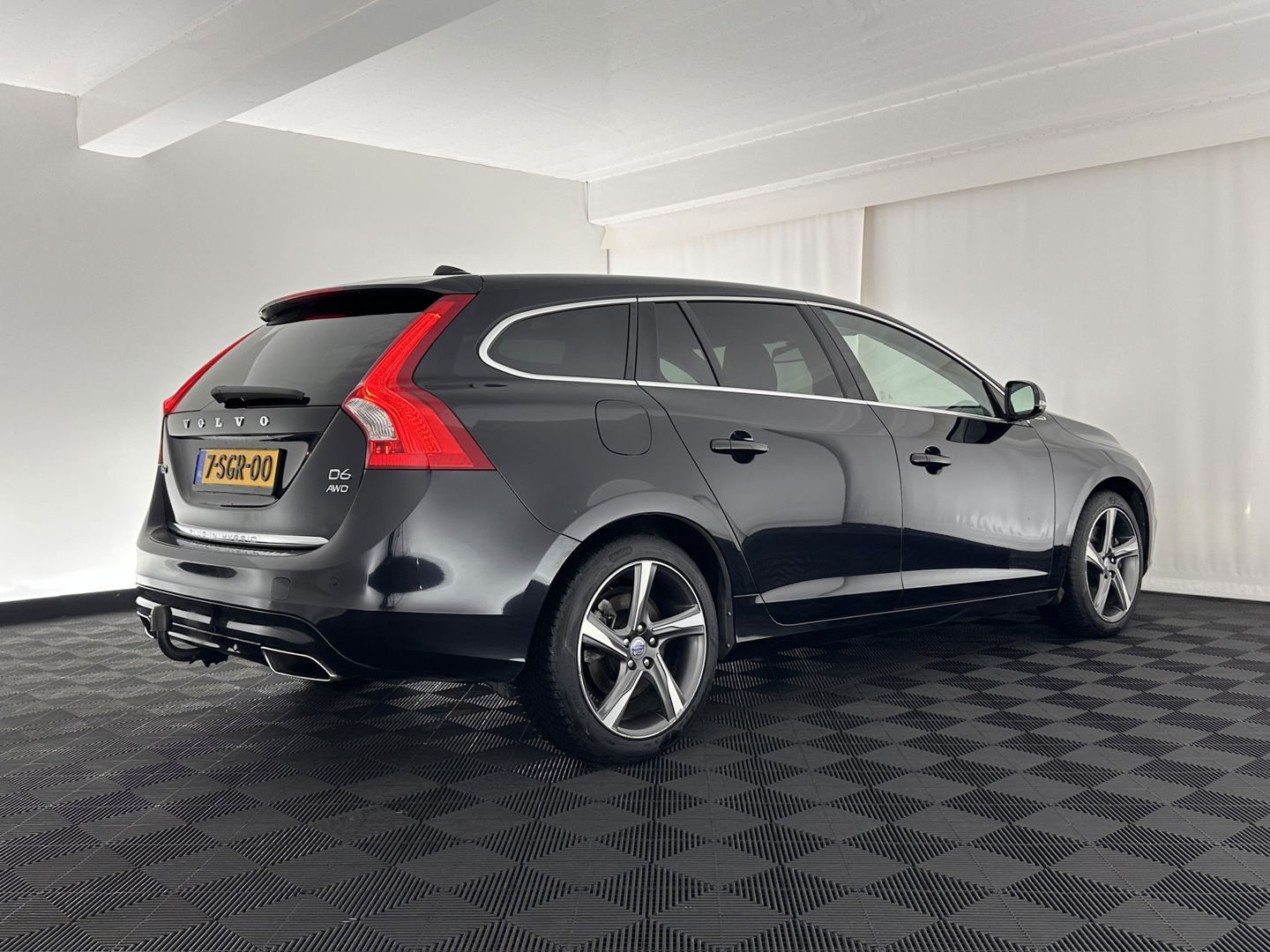 Volvo V60 2.4 D6 AWD Plug-In Hybrid Summum Aut. *FULL-LEATHER | BI-XENON | MEMORY-PACK | COMFORT-SEATS | ECC | HEATED-SEATS | PDC | TOWBAR | 17''ALU*
