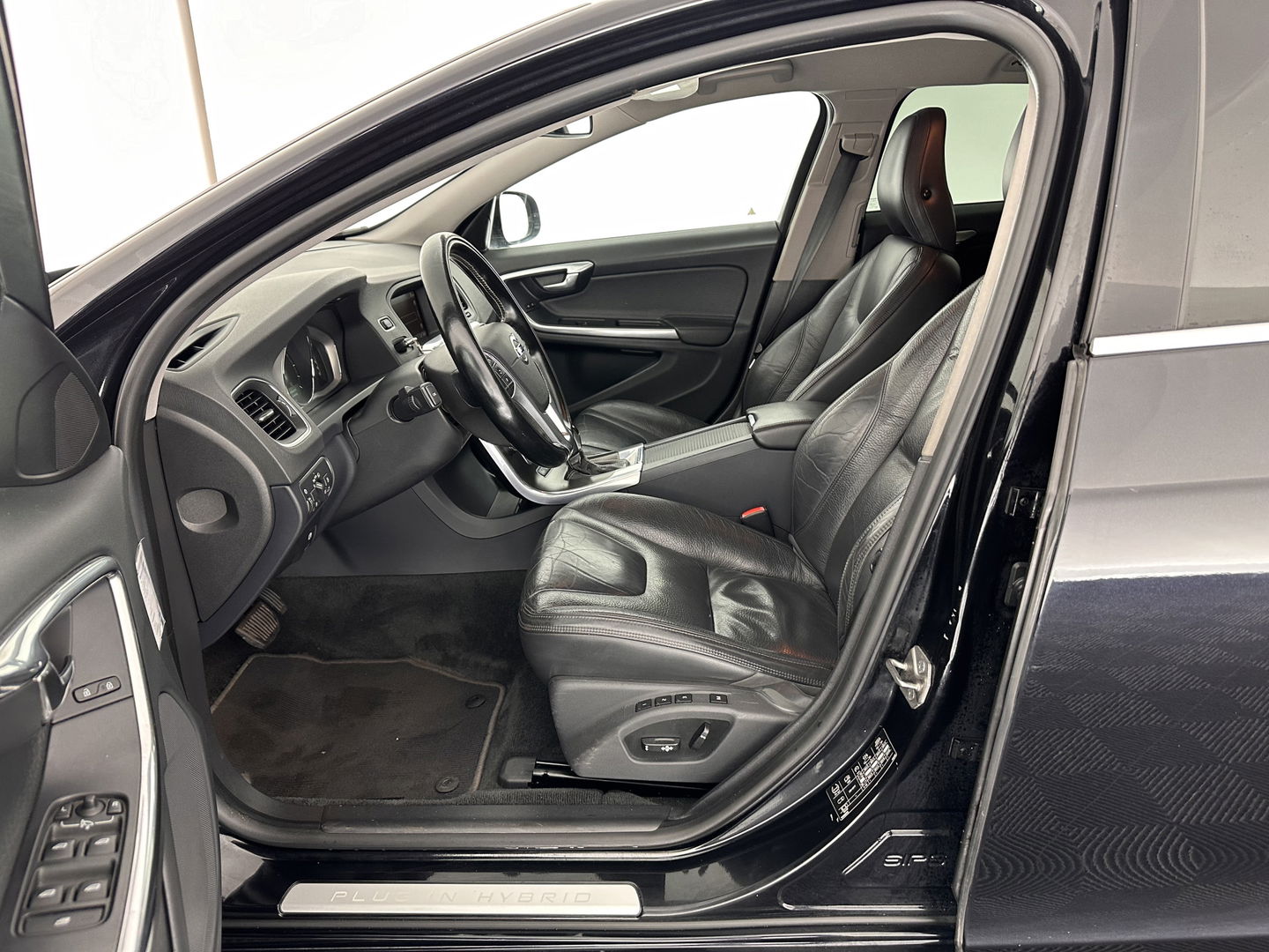 Volvo V60 2.4 D6 AWD Plug-In Hybrid Summum Aut. *FULL-LEATHER | BI-XENON | MEMORY-PACK | COMFORT-SEATS | ECC | HEATED-SEATS | PDC | TOWBAR | 17''ALU*