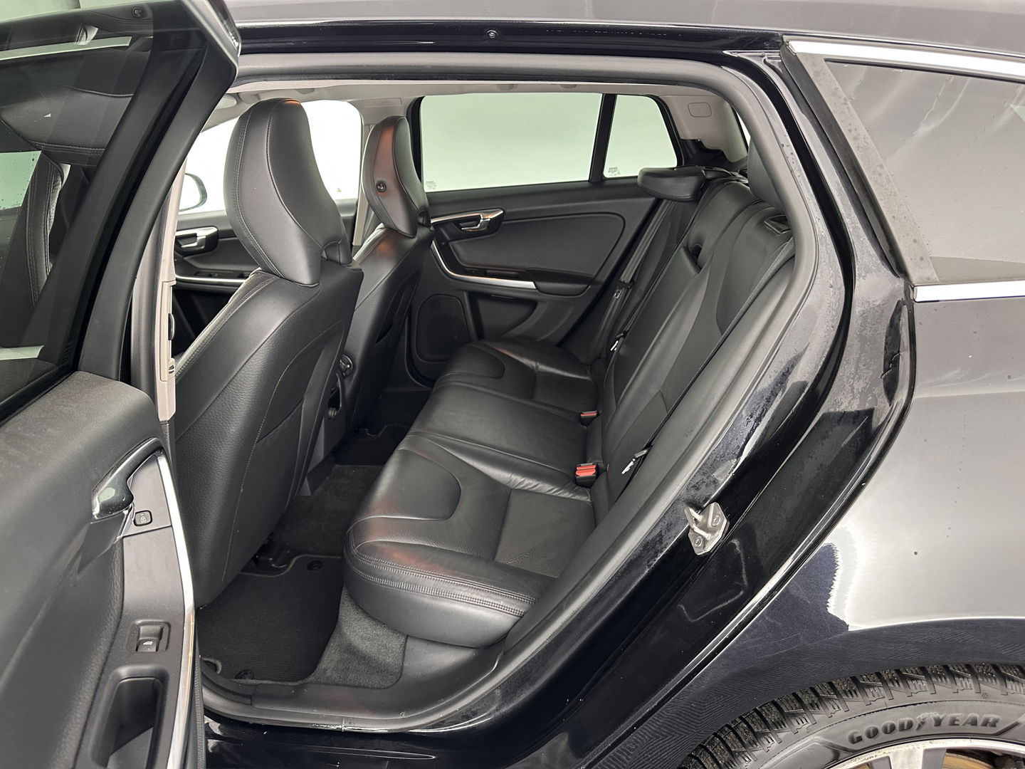 Volvo V60 2.4 D6 AWD Plug-In Hybrid Summum Aut. *FULL-LEATHER | BI-XENON | MEMORY-PACK | COMFORT-SEATS | ECC | HEATED-SEATS | PDC | TOWBAR | 17''ALU*