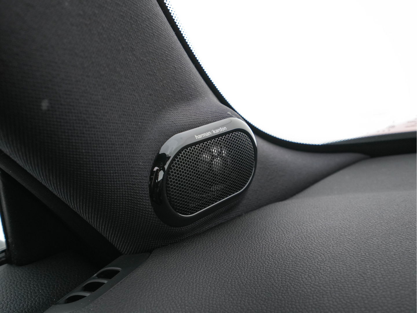 MINI Mini Electric Business Edition 33 kWh [ 3-Fase ] (INCL-BTW) Aut. *PANO | LUXURY-LEATHER | FULL-LED | HARMAN/KARDON-SOUND | KEYLESS | CAMERA | SPORT-SEATS | NAVI-FULLMAP  | ECC | HEATED-SEATS | AMBIENT-LIGHT | DAB | DIGI-COCKPIT | PDC | 17"A