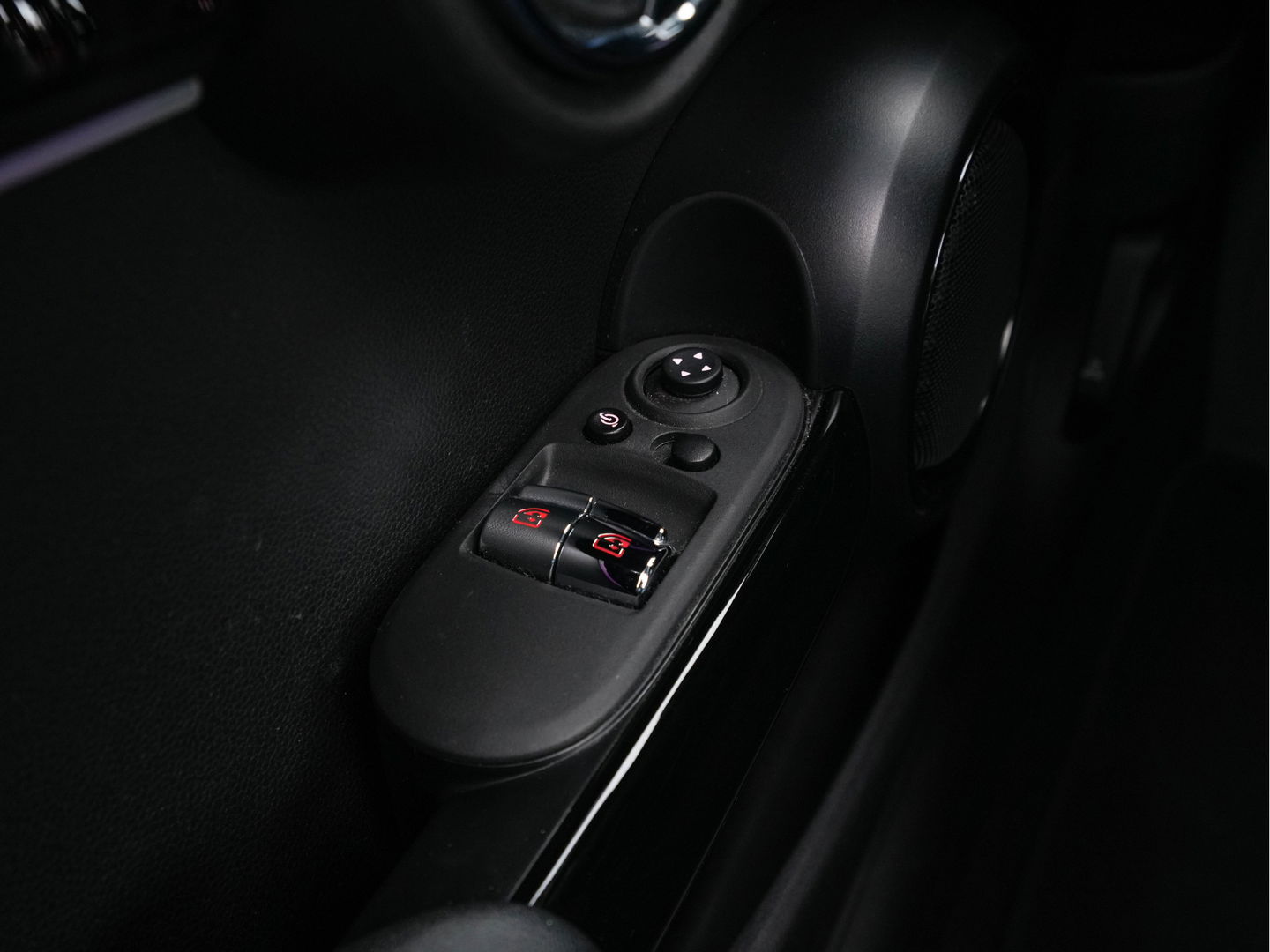 MINI Mini Electric Business Edition 33 kWh [ 3-Fase ] (INCL-BTW) Aut. *PANO | FULL-LEATHER | FULL-LED | HARMAN/KARDON-SOUND | KEYLESS | CAMERA | SPORT-SEATS | NAVI-FULLMAP  | ECC | HEATED-SEATS | AMBIENT-LIGHT | DAB | DIGI-COCKPIT | PDC | 17"ALU