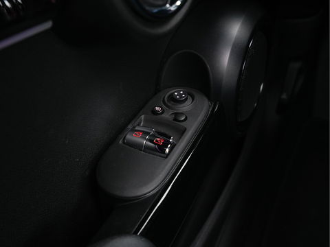 MINI Mini Electric Business Edition 33 kWh [ 3-Fase ] (INCL-BTW) Aut. *PANO | FULL-LEATHER | FULL-LED | HARMAN/KARDON-SOUND | KEYLESS | CAMERA | SPORT-SEATS | NAVI-FULLMAP  | ECC | HEATED-SEATS | AMBIENT-LIGHT | DAB | DIGI-COCKPIT | PDC | 17"ALU