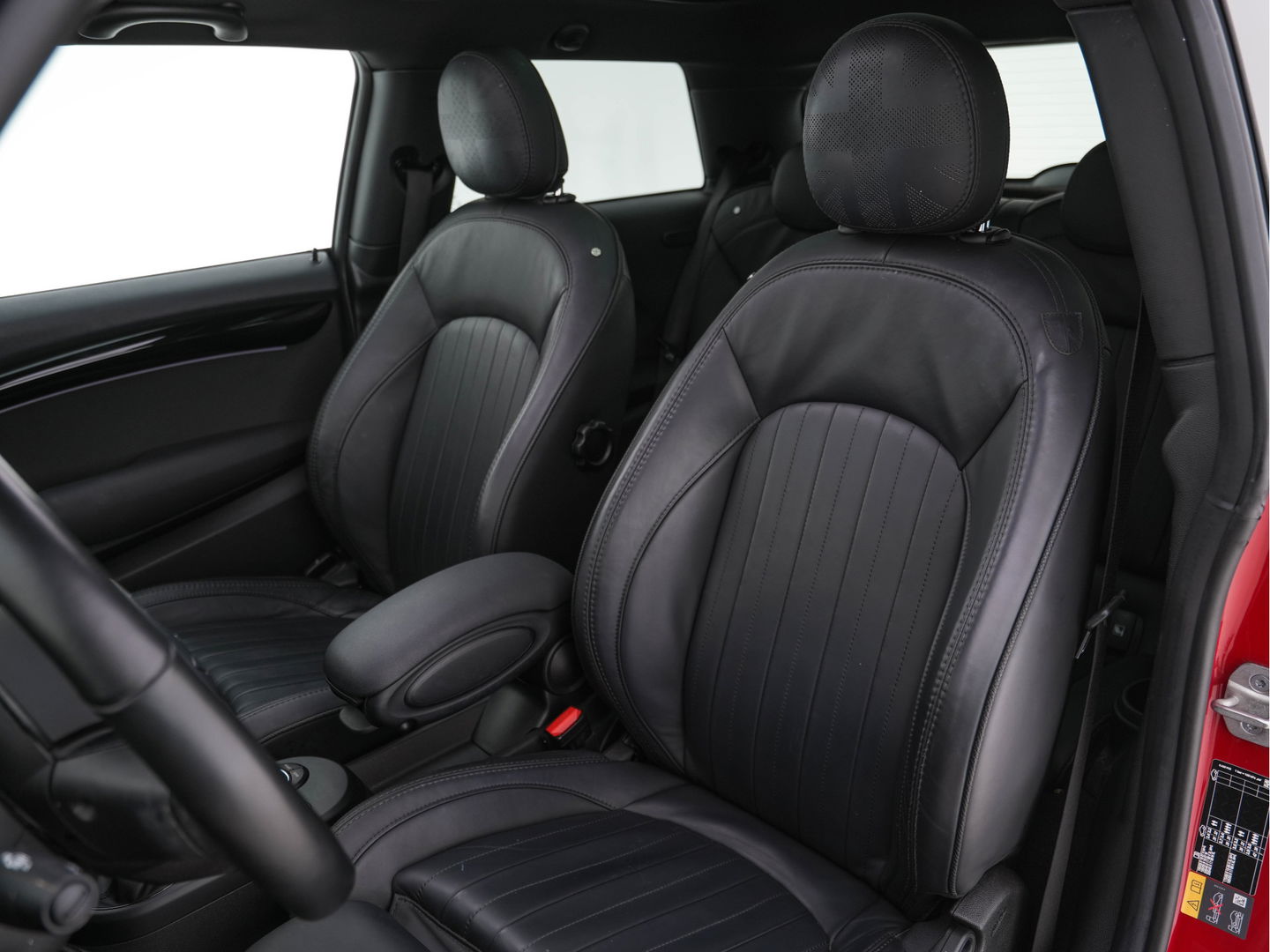 MINI Mini Electric Business Edition 33 kWh [ 3-Fase ] (INCL-BTW) Aut. *PANO | LUXURY-LEATHER | FULL-LED | HARMAN/KARDON-SOUND | KEYLESS | CAMERA | SPORT-SEATS | NAVI-FULLMAP  | ECC | HEATED-SEATS | AMBIENT-LIGHT | DAB | DIGI-COCKPIT | PDC | 17"A