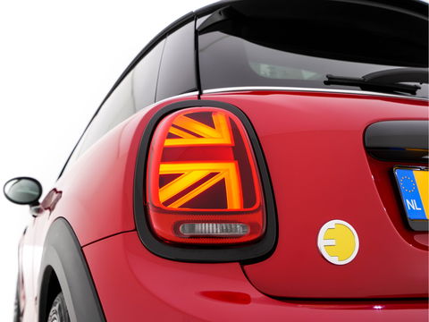 MINI Mini Electric Business Edition 33 kWh [ 3-Fase ] (INCL-BTW) Aut. *PANO | FULL-LEATHER | FULL-LED | HARMAN/KARDON-SOUND | KEYLESS | CAMERA | SPORT-SEATS | NAVI-FULLMAP  | ECC | HEATED-SEATS | AMBIENT-LIGHT | DAB | DIGI-COCKPIT | PDC | 17"ALU