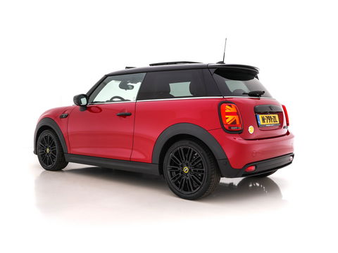 MINI Mini Electric Business Edition 33 kWh [ 3-Fase ] (INCL-BTW) Aut. *PANO | FULL-LEATHER | FULL-LED | HARMAN/KARDON-SOUND | KEYLESS | CAMERA | SPORT-SEATS | NAVI-FULLMAP  | ECC | HEATED-SEATS | AMBIENT-LIGHT | DAB | DIGI-COCKPIT | PDC | 17"ALU
