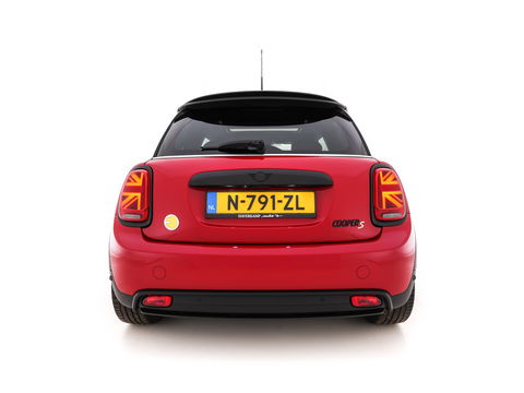 MINI Mini Electric Business Edition 33 kWh [ 3-Fase ] (INCL-BTW) Aut. *PANO | FULL-LEATHER | FULL-LED | HARMAN/KARDON-SOUND | KEYLESS | CAMERA | SPORT-SEATS | NAVI-FULLMAP  | ECC | HEATED-SEATS | AMBIENT-LIGHT | DAB | DIGI-COCKPIT | PDC | 17"ALU