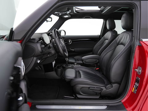 MINI Mini Electric Business Edition 33 kWh [ 3-Fase ] (INCL-BTW) Aut. *PANO | FULL-LEATHER | FULL-LED | HARMAN/KARDON-SOUND | KEYLESS | CAMERA | SPORT-SEATS | NAVI-FULLMAP  | ECC | HEATED-SEATS | AMBIENT-LIGHT | DAB | DIGI-COCKPIT | PDC | 17"ALU