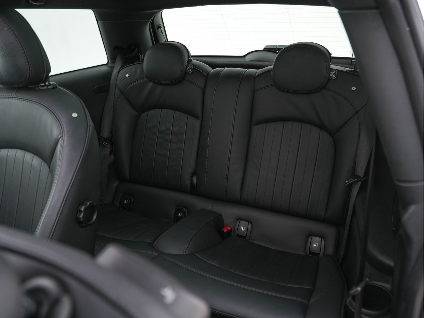 MINI Mini Electric Business Edition 33 kWh [ 3-Fase ] (INCL-BTW) Aut. *PANO | LUXURY-LEATHER | FULL-LED | HARMAN/KARDON-SOUND | KEYLESS | CAMERA | SPORT-SEATS | NAVI-FULLMAP  | ECC | HEATED-SEATS | AMBIENT-LIGHT | DAB | DIGI-COCKPIT | PDC | 17"A