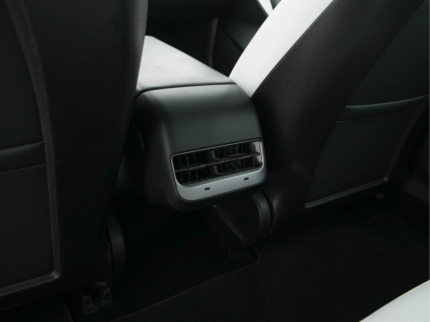 Tesla Model 3 Performance AWD 75 kWh [ 3-Fase ] (INCL-BTW) Aut. *PANO | AUTO-PILOT | NAPPA-LEATHER | KEYLESS | FULL-LED | MEMORY-PACK | SURROUND-VIEW | DAB | CARPLAY | DIGI-COCKPIT | LANE-ASSIST | COMFORT-SEATS | 20"ALU*