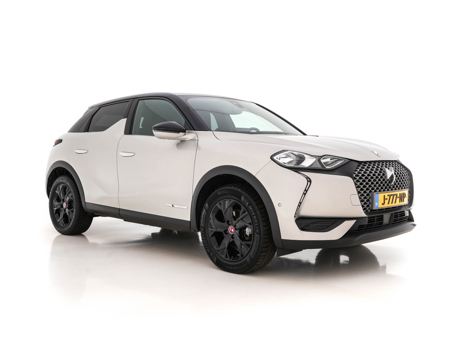DS DS 3 Crossback E-Tense So Chic Performance-Pack 50 kWh [ 3-Fase ] (INCL-BTW) *LEATHER-MICROFIBRE | DIGI-COCKPIT | SPORT-SEATS | CARPLAY | DAB+ | ECC | LANE-ASSIST | PDC | CCS-FASTLOADER | CRUISE | 17"ALU**