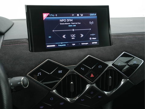 DS DS 3 Crossback E-Tense So Chic Performance-Pack 50 kWh [ 3-Fase ] (INCL-BTW) *LEATHER-MICROFIBRE | DIGI-COCKPIT | SPORT-SEATS | CARPLAY | DAB+ | ECC | LANE-ASSIST | PDC | CCS-FASTLOADER | CRUISE | 17"ALU**