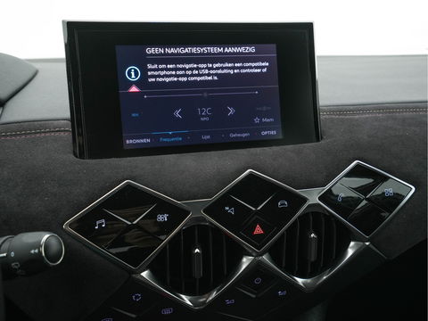 DS DS 3 Crossback E-Tense So Chic Performance-Pack 50 kWh [ 3-Fase ] (INCL-BTW) *LEATHER-MICROFIBRE | DIGI-COCKPIT | SPORT-SEATS | CARPLAY | DAB+ | ECC | LANE-ASSIST | PDC | CCS-FASTLOADER | CRUISE | 17"ALU**