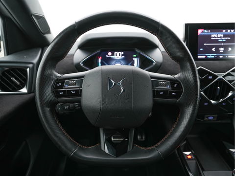 DS DS 3 Crossback E-Tense So Chic Performance-Pack 50 kWh [ 3-Fase ] (INCL-BTW) *LEATHER-MICROFIBRE | DIGI-COCKPIT | SPORT-SEATS | CARPLAY | DAB+ | ECC | LANE-ASSIST | PDC | CCS-FASTLOADER | CRUISE | 17"ALU**