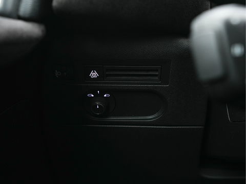 DS DS 3 Crossback E-Tense So Chic Performance-Pack 50 kWh [ 3-Fase ] (INCL-BTW) *LEATHER-MICROFIBRE | DIGI-COCKPIT | SPORT-SEATS | CARPLAY | DAB+ | ECC | LANE-ASSIST | PDC | CCS-FASTLOADER | CRUISE | 17"ALU**