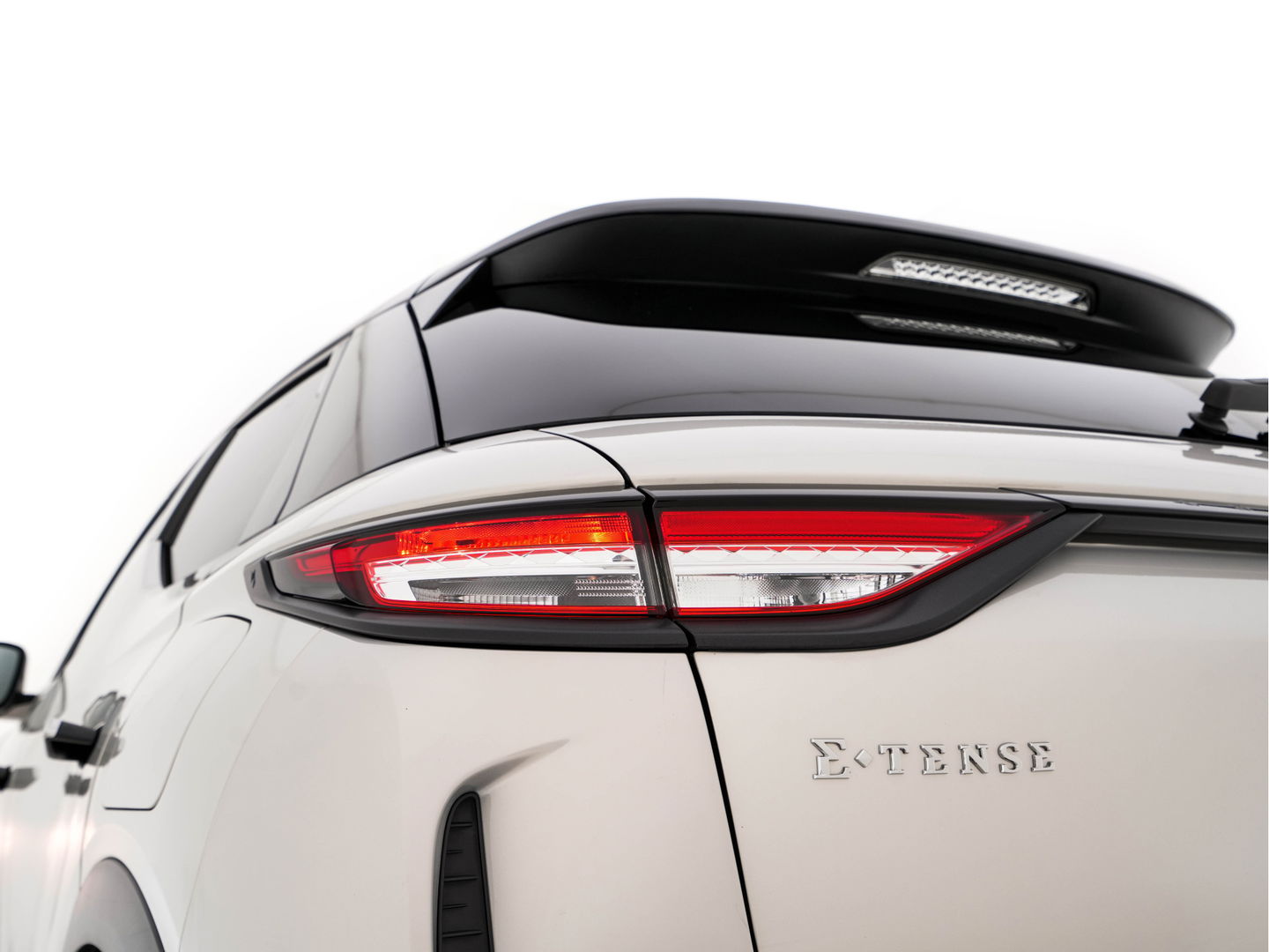 DS DS 3 Crossback E-Tense So Chic Performance-Pack 50 kWh [ 3-Fase ] (INCL-BTW) *LEATHER-MICROFIBRE | DIGI-COCKPIT | SPORT-SEATS | CARPLAY | DAB+ | ECC | LANE-ASSIST | PDC | CCS-FASTLOADER | CRUISE | 17"ALU**