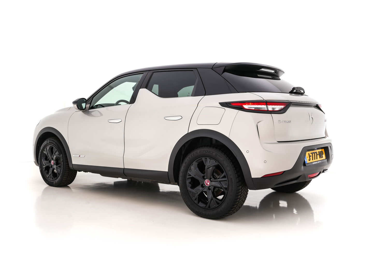 DS DS 3 Crossback E-Tense So Chic Performance-Pack 50 kWh [ 3-Fase ] (INCL-BTW) *LEATHER-MICROFIBRE | DIGI-COCKPIT | SPORT-SEATS | CARPLAY | DAB+ | ECC | LANE-ASSIST | PDC | CCS-FASTLOADER | CRUISE | 17"ALU**